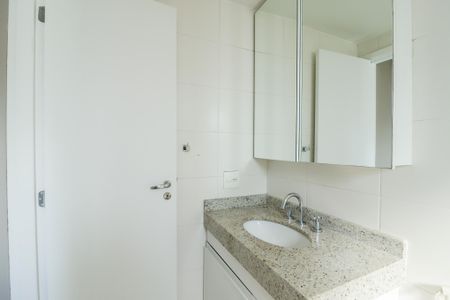 Apartamento à venda com 95m², 2 quartos e 2 vagas Apartamento à venda com 95m², 2 quartos e 2 vagasBanheiro da Suíte 1
