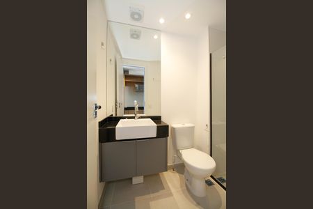 Banheiro de kitnet/studio para alugar com 1 quarto, 24m² em Pinheiros, São Paulo