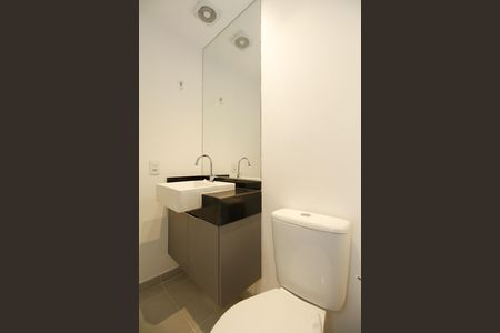 Banheiro de kitnet/studio para alugar com 1 quarto, 24m² em Pinheiros, São Paulo