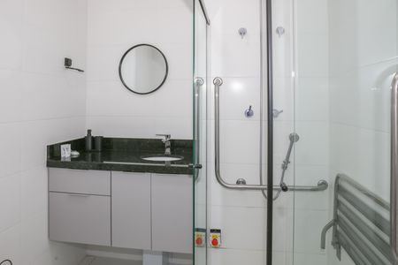 Banheiro de kitnet/studio para alugar com 1 quarto, 30m² em Pompeia, São Paulo