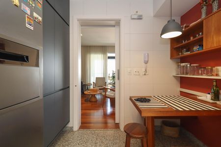Cozinha de apartamento para alugar com 3 quartos, 127m² em Sumaré, São Paulo