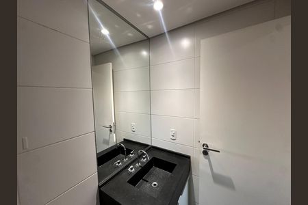 Banheiro  de kitnet/studio à venda com 1 quarto, 29m² em Chácara Santo Antônio (zona Sul), São Paulo