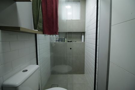 Banheiro de apartamento para alugar com 2 quartos, 45m² em Jacarepaguá, Rio de Janeiro