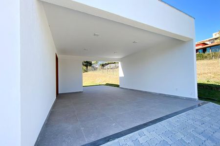 Garagem de casa de condomínio à venda com 3 quartos, 330m² em Gran Royalle Casa Branca, Brumadinho