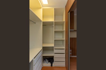 Apartamento para alugar com 67m², 2 quartos e 1 vaga Apartamento para alugar com 67m², 2 quartos e 1 vagaCloset Quarto 2 Suíte