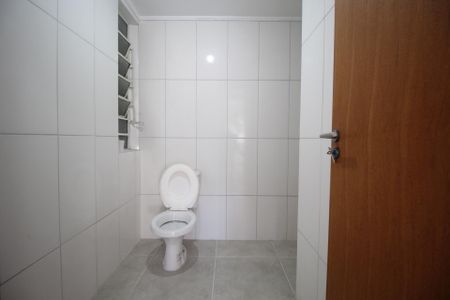 Banheiro de apartamento à venda com 3 quartos, 80m² em São Sebastião, Porto Alegre