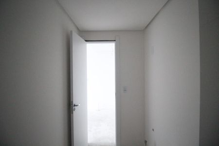 Banheiro de kitnet/studio para alugar com 0 quarto, 30m² em Cristo Redentor, Porto Alegre