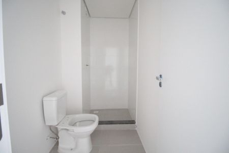 Banheiro de kitnet/studio para alugar com 0 quarto, 30m² em Cristo Redentor, Porto Alegre