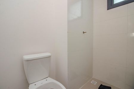 Banheiro de kitnet/studio para alugar com 1 quarto, 33m² em Cristo Redentor, Porto Alegre