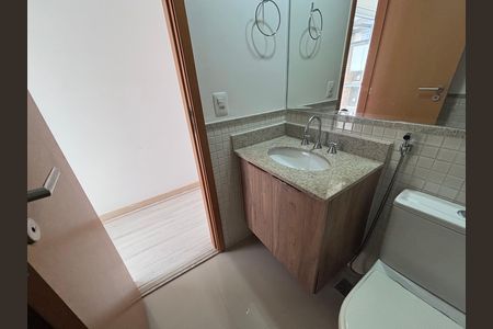 Apartamento à venda com 144m², 4 quartos e 2 vagas Apartamento à venda com 144m², 4 quartos e 2 vagasBanheiro 2