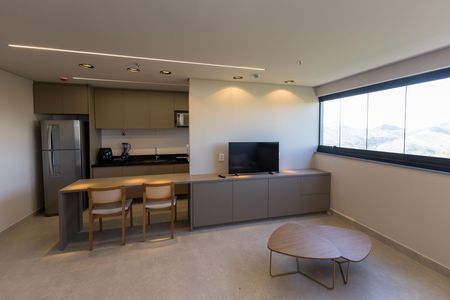 Sala de TV de kitnet/studio para alugar com 1 quarto, 43m² em Vale do Sereno, Nova Lima