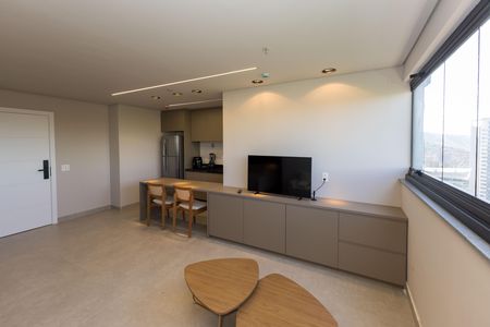 Sala de TV de kitnet/studio para alugar com 1 quarto, 43m² em Vale do Sereno, Nova Lima