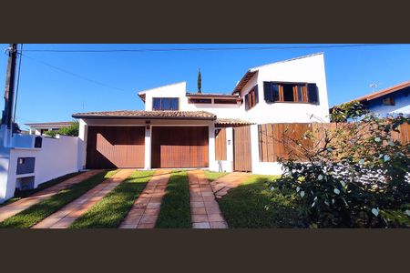 Casa à venda com 316m², 3 quartos e 4 vagas Casa à venda com 316m², 3 quartos e 4 vagasGaragem