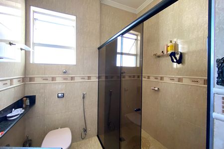 Apartamento à venda com 280m², 4 quartos e 1 vaga Apartamento à venda com 280m², 4 quartos e 1 vagaBanheiro da Suíte 2