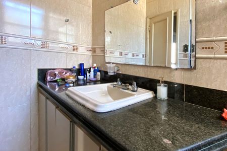 Apartamento à venda com 280m², 4 quartos e 1 vaga Apartamento à venda com 280m², 4 quartos e 1 vagaBanheiro da Suíte 2