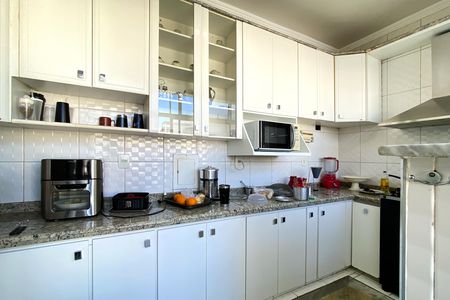 Apartamento à venda com 280m², 4 quartos e 1 vaga Apartamento à venda com 280m², 4 quartos e 1 vagaCozinha