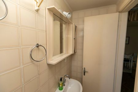 Banheiro de kitnet/studio para alugar com 1 quarto, 44m² em Botafogo, Campinas