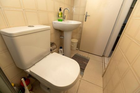 Banheiro de kitnet/studio para alugar com 1 quarto, 44m² em Botafogo, Campinas