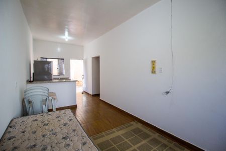 Casa para alugar com 48m², 1 quarto e 2 vagas Casa para alugar com 48m², 1 quarto e 2 vagasSala