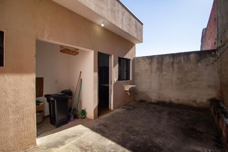 Casa para alugar com 48m², 1 quarto e 2 vagas Casa para alugar com 48m², 1 quarto e 2 vagasQuintal
