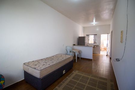 Casa para alugar com 48m², 1 quarto e 2 vagas Casa para alugar com 48m², 1 quarto e 2 vagasSala