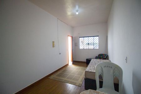 Casa para alugar com 48m², 1 quarto e 2 vagas Casa para alugar com 48m², 1 quarto e 2 vagasSala