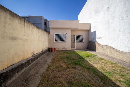 Casa para alugar com 48m², 1 quarto e 2 vagas Casa para alugar com 48m², 1 quarto e 2 vagasQuintal
