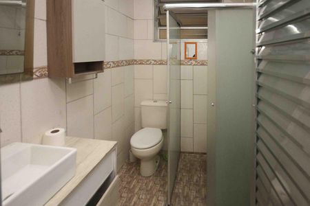 Casa à venda com 330m², 5 quartos e 2 vagas Casa à venda com 330m², 5 quartos e 2 vagasBanheiro Casa 02