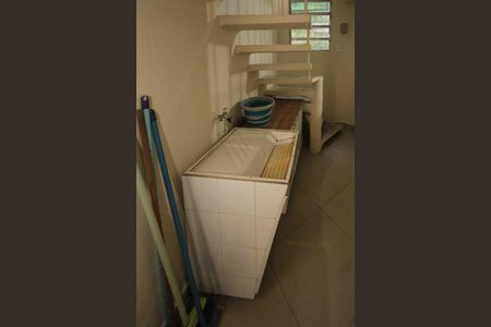 Casa à venda com 330m², 5 quartos e 2 vagas Casa à venda com 330m², 5 quartos e 2 vagasÁrea de Serviço