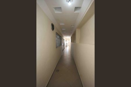 Casa à venda com 330m², 5 quartos e 2 vagas Casa à venda com 330m², 5 quartos e 2 vagasCorredor