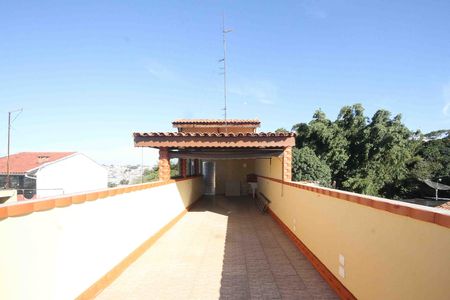 Casa à venda com 330m², 5 quartos e 2 vagas Casa à venda com 330m², 5 quartos e 2 vagasTerraço