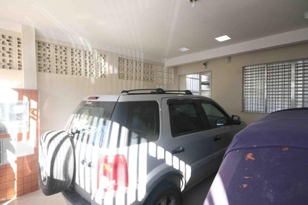 Casa à venda com 330m², 5 quartos e 2 vagas Casa à venda com 330m², 5 quartos e 2 vagasGaragem
