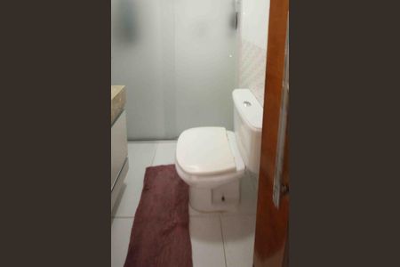 Casa à venda com 330m², 5 quartos e 2 vagas Casa à venda com 330m², 5 quartos e 2 vagasBanheiro 02