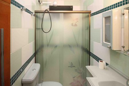 Casa à venda com 330m², 5 quartos e 2 vagas Casa à venda com 330m², 5 quartos e 2 vagasBanheiro