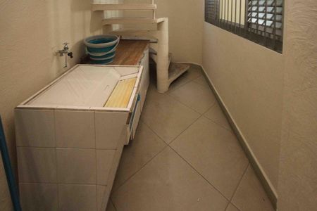 Casa à venda com 330m², 5 quartos e 2 vagas Casa à venda com 330m², 5 quartos e 2 vagasÁrea de Serviço