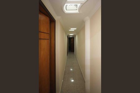 Casa à venda com 330m², 5 quartos e 2 vagas Casa à venda com 330m², 5 quartos e 2 vagasCorredor
