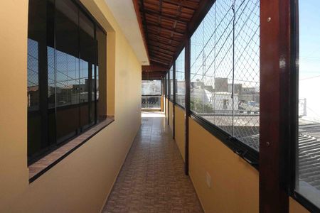 Casa à venda com 330m², 5 quartos e 2 vagas Casa à venda com 330m², 5 quartos e 2 vagasCorredor