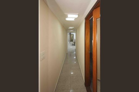 Casa à venda com 330m², 5 quartos e 2 vagas Casa à venda com 330m², 5 quartos e 2 vagasCorredor