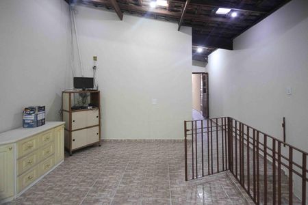 Casa à venda com 330m², 5 quartos e 2 vagas Casa à venda com 330m², 5 quartos e 2 vagasÁrea de Serviço