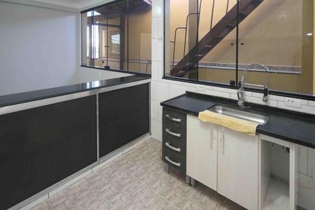 Casa à venda com 330m², 5 quartos e 2 vagas Casa à venda com 330m², 5 quartos e 2 vagasCozinha