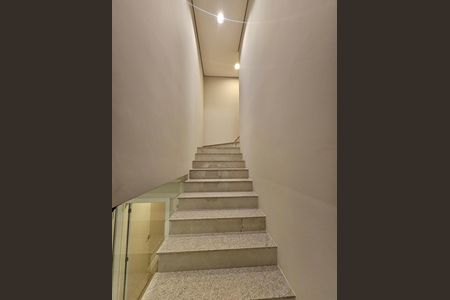 Casa de condomínio à venda com 330m², 4 quartos e 6 vagas Casa de condomínio à venda com 330m², 4 quartos e 6 vagasCorredor