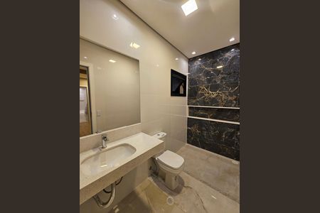 Casa de condomínio à venda com 330m², 4 quartos e 6 vagas Casa de condomínio à venda com 330m², 4 quartos e 6 vagasBanheiro