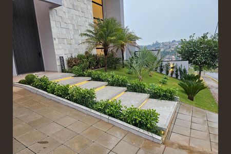 Casa de condomínio à venda com 330m², 4 quartos e 6 vagas Casa de condomínio à venda com 330m², 4 quartos e 6 vagasFachada