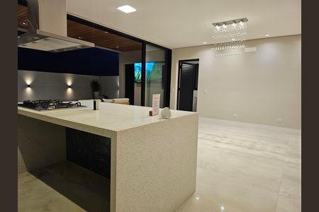 Casa de condomínio à venda com 330m², 4 quartos e 6 vagas Casa de condomínio à venda com 330m², 4 quartos e 6 vagasCozinha