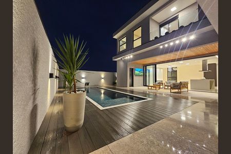 Casa de condomínio à venda com 330m², 4 quartos e 6 vagas Casa de condomínio à venda com 330m², 4 quartos e 6 vagasÁrea externa