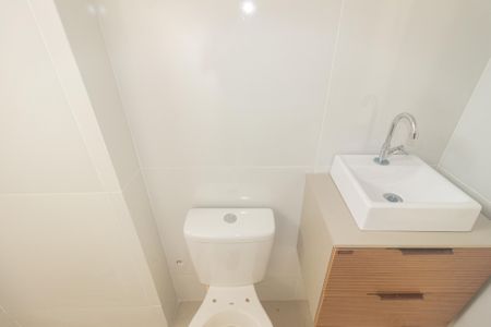 Apartamento para alugar com 45m², 2 quartos e 1 vaga Apartamento para alugar com 45m², 2 quartos e 1 vagaBanheiro