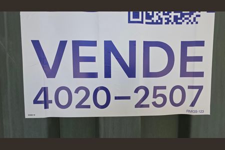 Casa à venda com 225m², 4 quartos e 3 vagas Casa à venda com 225m², 4 quartos e 3 vagasCódigo placa