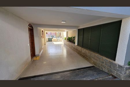 Casa à venda com 225m², 4 quartos e 3 vagas Casa à venda com 225m², 4 quartos e 3 vagasGaragem