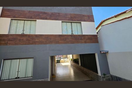 Casa à venda com 225m², 4 quartos e 3 vagas Casa à venda com 225m², 4 quartos e 3 vagasFachada casa