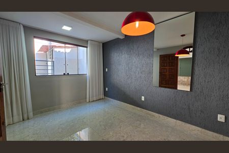 Casa à venda com 225m², 4 quartos e 3 vagas Casa à venda com 225m², 4 quartos e 3 vagasSala